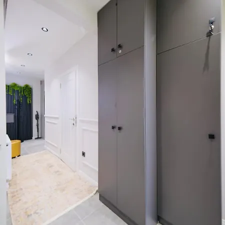 2 1 Fully Equipped Air Conditioned In Taksim Square *