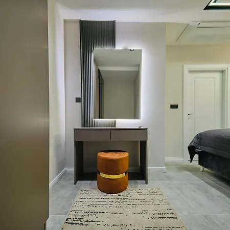 2 1 Fully Equipped Air Conditioned In Taksim Square Estambul