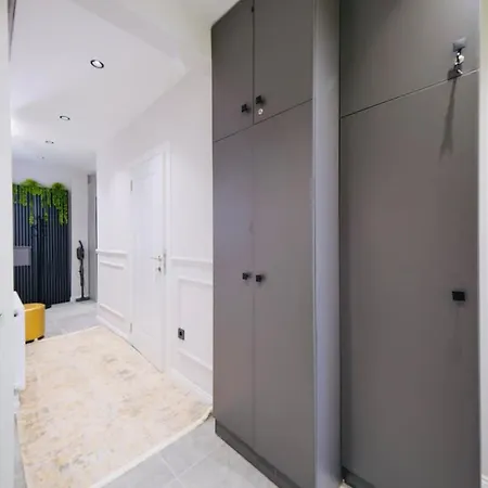 2 1 Fully Equipped Air Conditioned In Taksim Square *